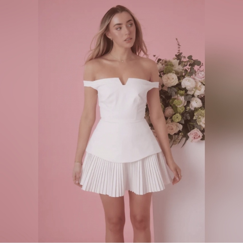 Strapless White Off-Shoulder Pleated Mini Dress